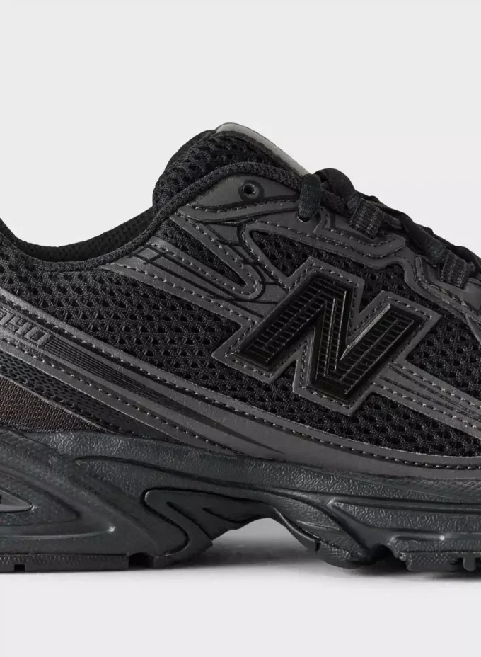 New Balance 740
