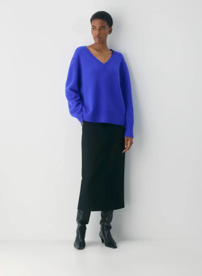 Plüschkaschmir-Pullover mit übergroßem V-Ausschnitt Plüschkaschmir-Pullover mit übergroßem V-Ausschnitt