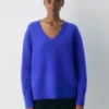Plüschkaschmir-Pullover mit übergroßem V-Ausschnitt Plüschkaschmir-Pullover mit übergroßem V-Ausschnitt
