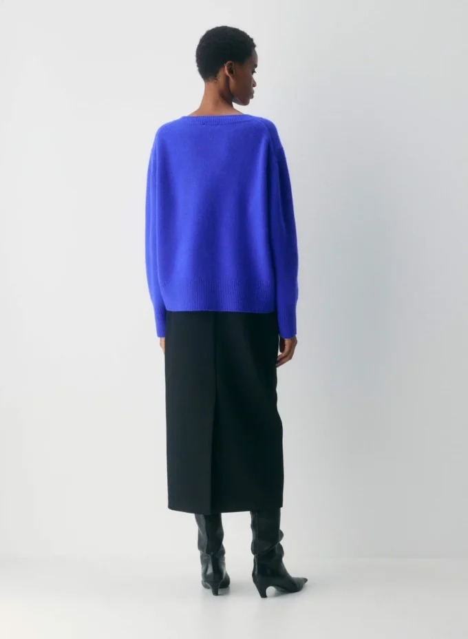 Plüschkaschmir-Pullover mit übergroßem V-Ausschnitt Plüschkaschmir-Pullover mit übergroßem V-Ausschnitt