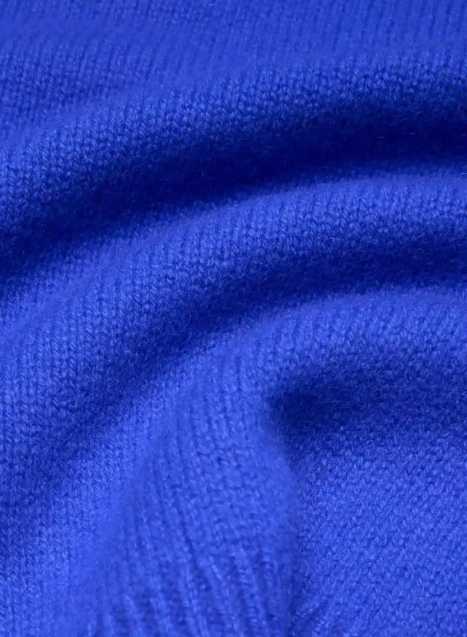 Plüschkaschmir-Pullover mit übergroßem V-Ausschnitt Plüschkaschmir-Pullover mit übergroßem V-Ausschnitt