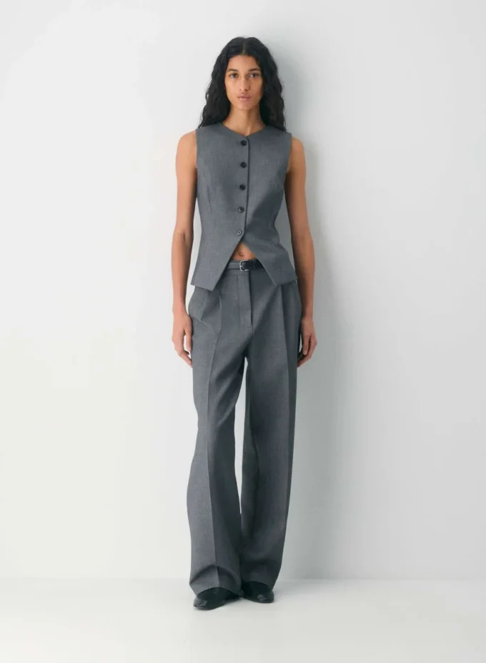 Regal Vest – (Re)ssential
