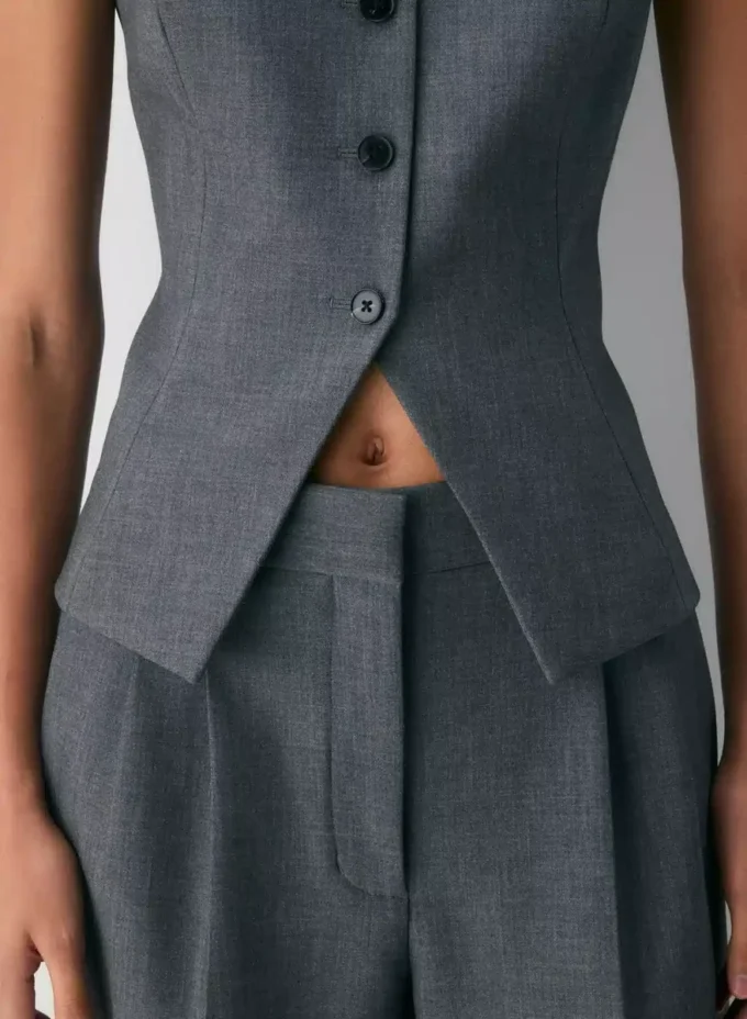 Regal Vest – (Re)ssential