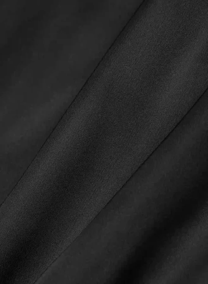 Schimmerndes Satin-Etuikleid Schimmerndes Satin-Etuikleid