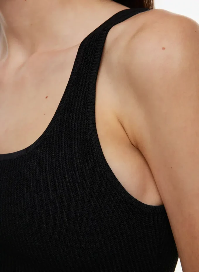 Sculpt Knit Tanktop mit quadratischem Ausschnitt Sculpt Knit Tanktop mit quadratischem Ausschnitt