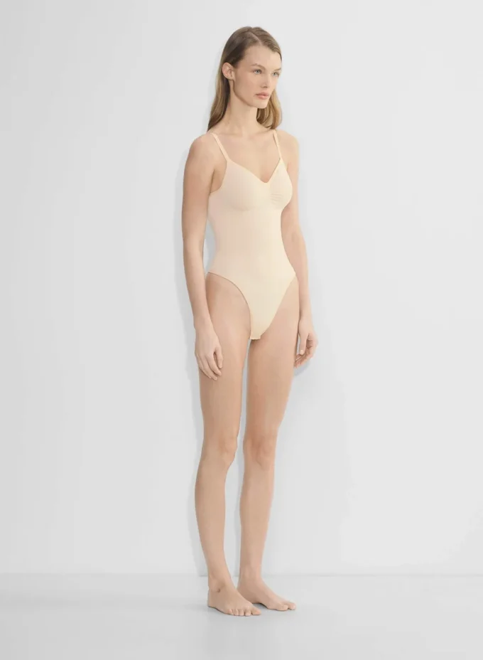 ShapeEnhance™ Body mit tiefem Rückenausschnitt und String-Schnitt