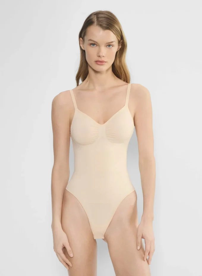 ShapeEnhance™ Body mit tiefem Rückenausschnitt und String-Schnitt