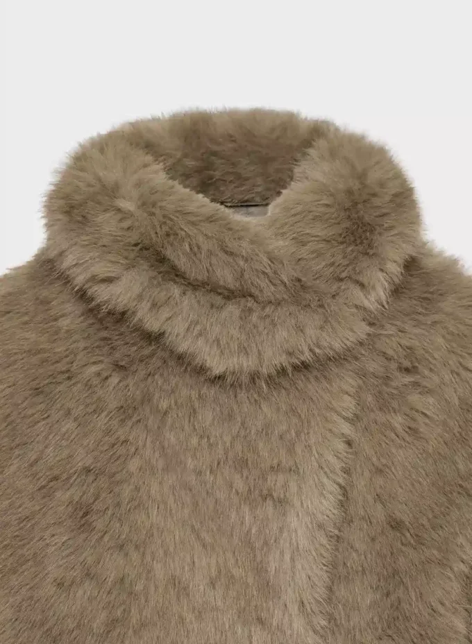 St. Moritz Mantel – Arctic Kunstfell