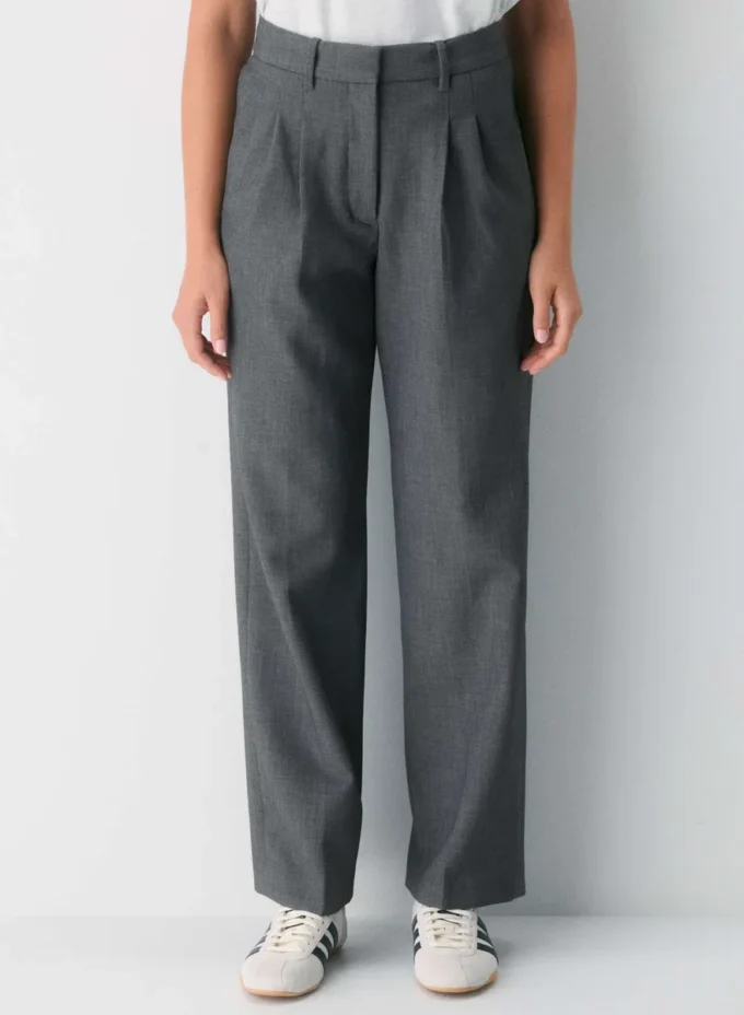 The Effortless Pant™ Curve-Fit – (Re)ssential The Effortless Pant™ Curve-Fit – (Re)ssential