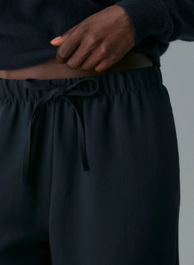 The Lodge Pant™ Curve-Fit – Crepette™ The Lodge Pant™ Curve-Fit – Crepette™