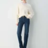 Traditioneller Strickpullover mit V-Ausschnitt aus Merinowolle