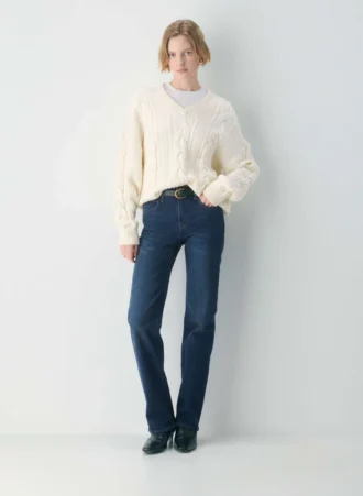 Traditioneller Strickpullover mit V-Ausschnitt aus Merinowolle