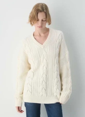 Traditioneller Strickpullover mit V-Ausschnitt aus Merinowolle