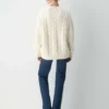 Traditioneller Strickpullover mit V-Ausschnitt aus Merinowolle