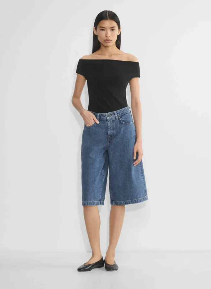 Werbung Denim-Shorts unterhalb des Knies Werbung Denim-Shorts unterhalb des Knies