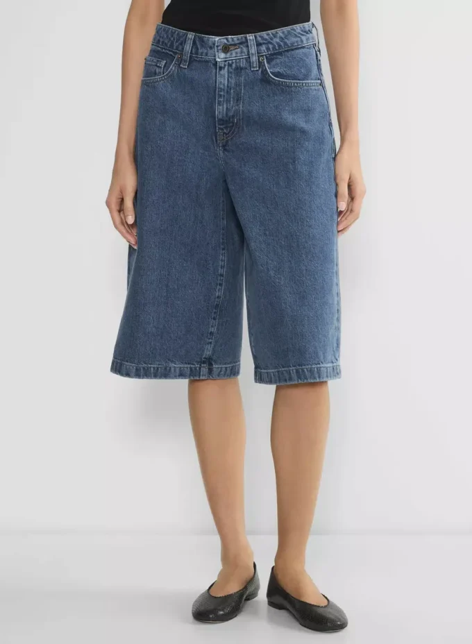 Werbung Denim-Shorts unterhalb des Knies Werbung Denim-Shorts unterhalb des Knies