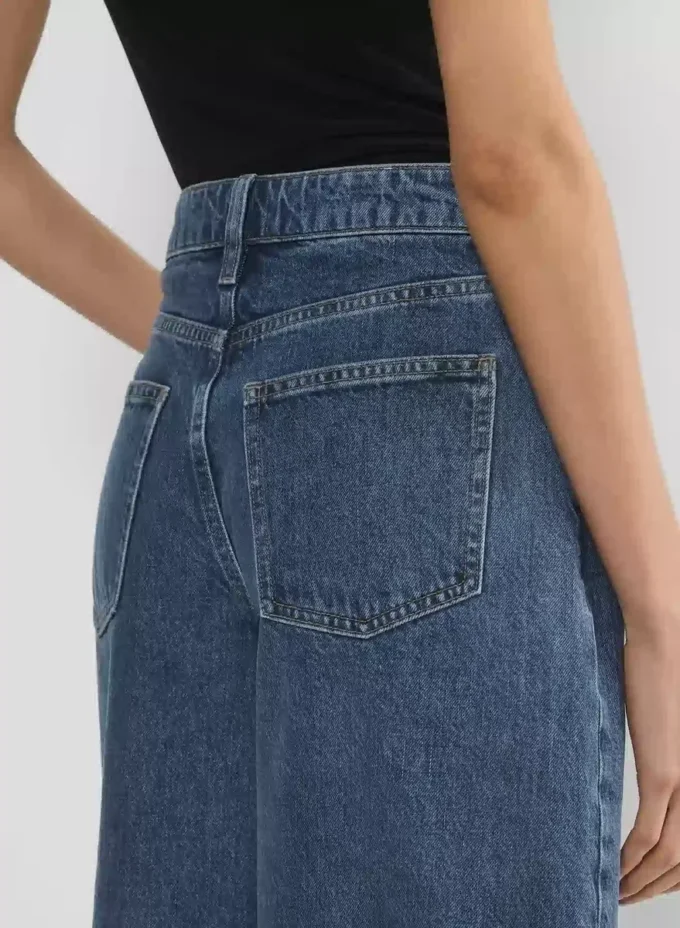 Werbung Denim-Shorts unterhalb des Knies Werbung Denim-Shorts unterhalb des Knies