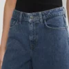 Werbung Denim-Shorts unterhalb des Knies Werbung Denim-Shorts unterhalb des Knies