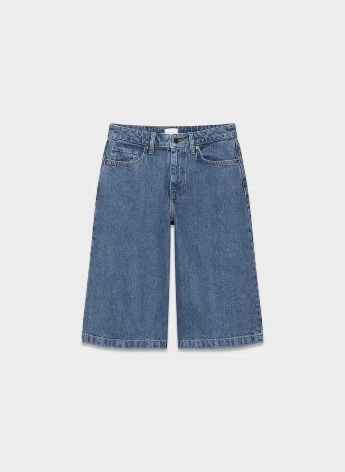 Werbung Denim-Shorts unterhalb des Knies Werbung Denim-Shorts unterhalb des Knies